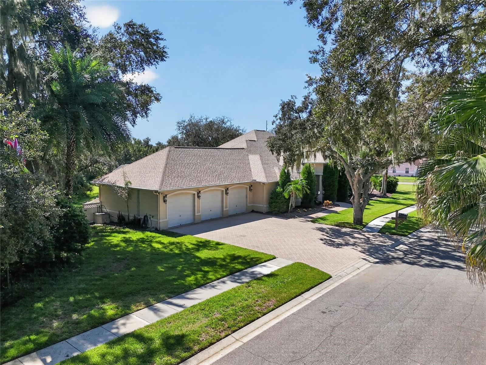 1009 EMERALD CREEK DRIVE, Valrico, FL 33596