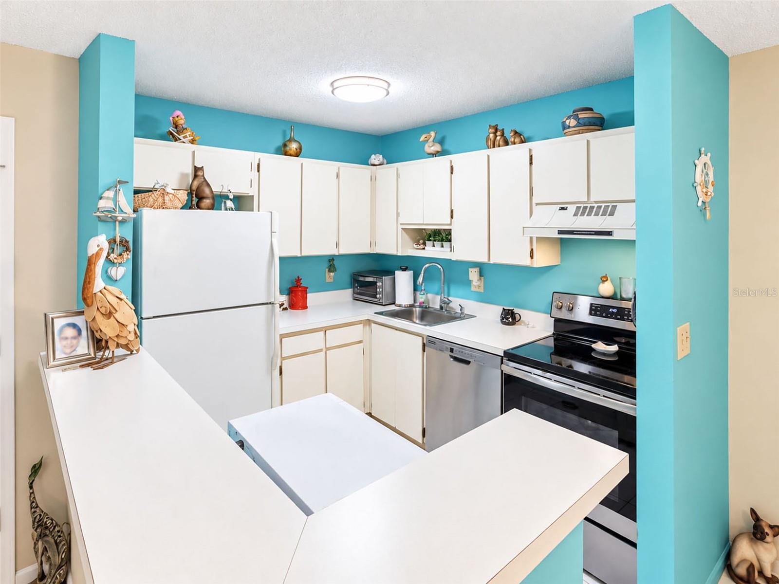 6016 LAKETREE LANE, #C, Temple Terrace, FL 33617