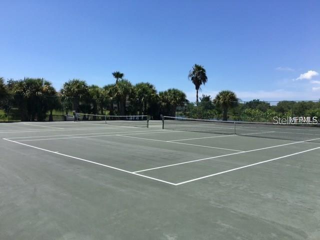 TENNISS COURT