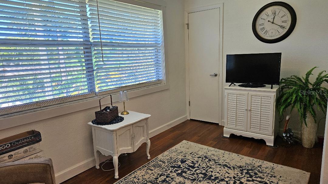 OTHER SIDE OF FLORIDA ROOM