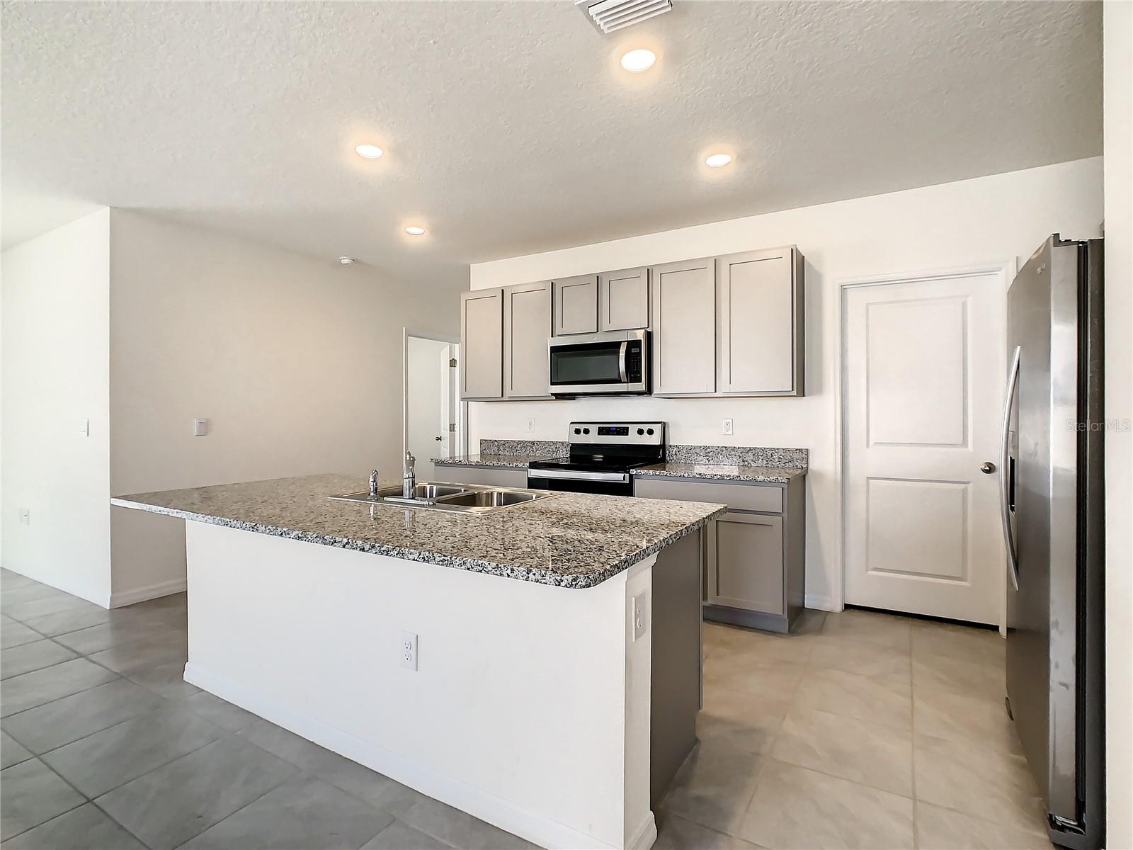16506 MOSAIC OAR DRIVE, Wimauma, FL 33598