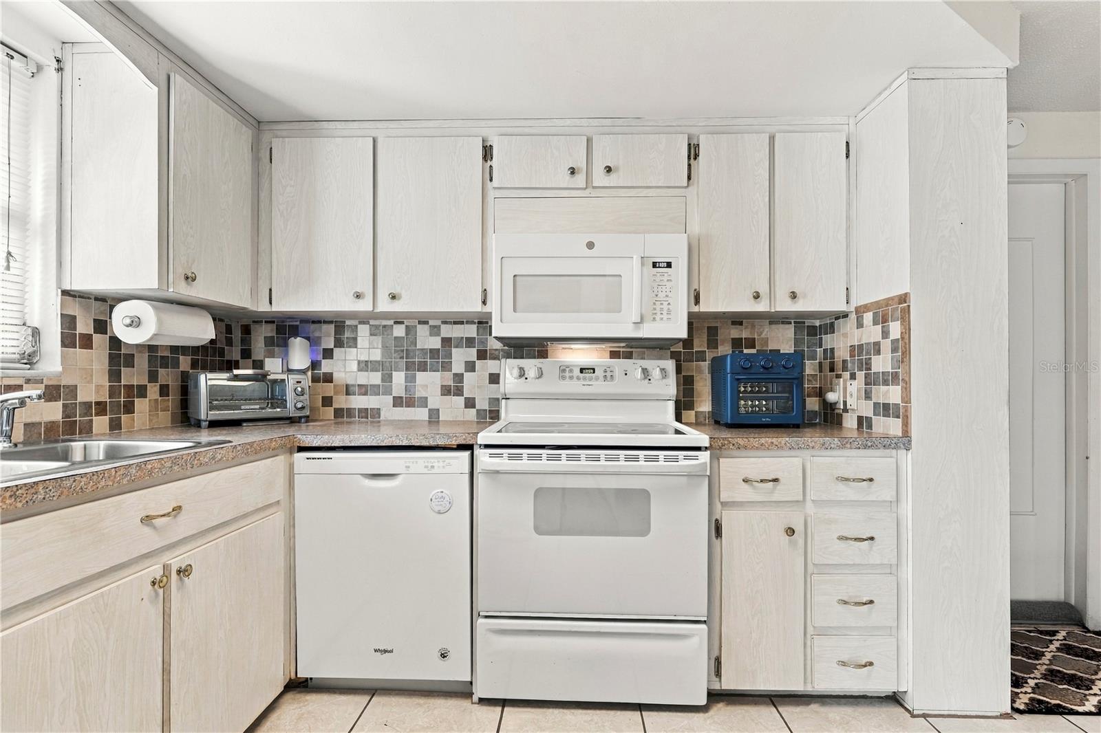 1042 VIKING DRIVE, Holiday, FL 34691