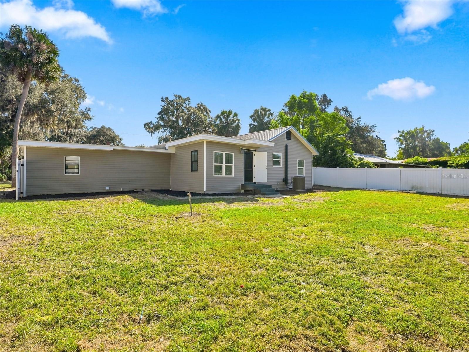 318 NE 4TH STREET, Webster, FL 33597
