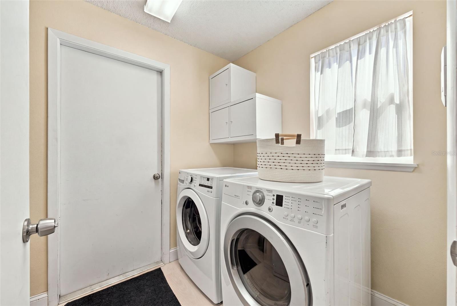 indoor laundry/ mudroom