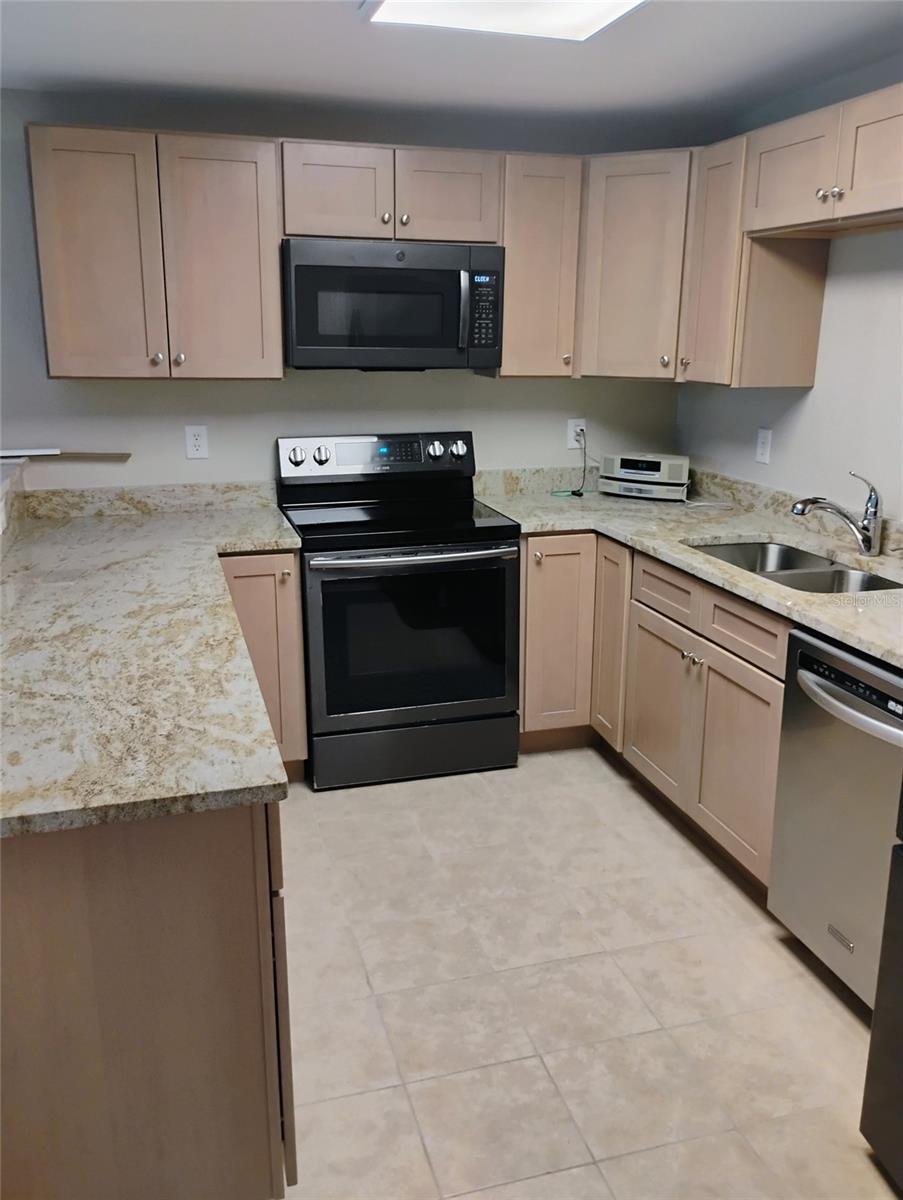 1009 NE 5TH STREET, Mulberry, FL 33860 1009 NE 5TH STREET, Mulberry, FL 33860