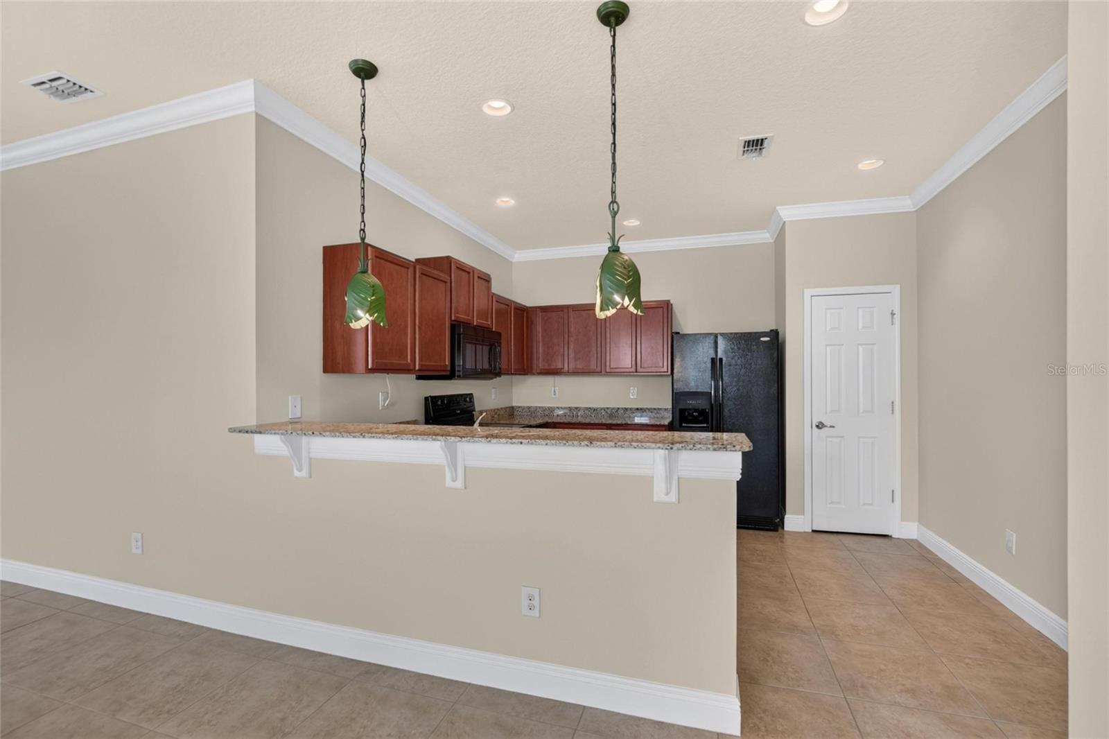 Breakfast bar and kitchen
