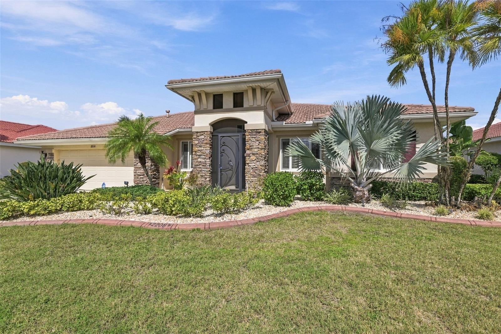 Custom landscape curbing and xeriscape plants give this home beautiful landscaping with minimal maintenance. Custom landscape curbing and xeriscape plants give this home beautiful landscaping with minimal maintenance.