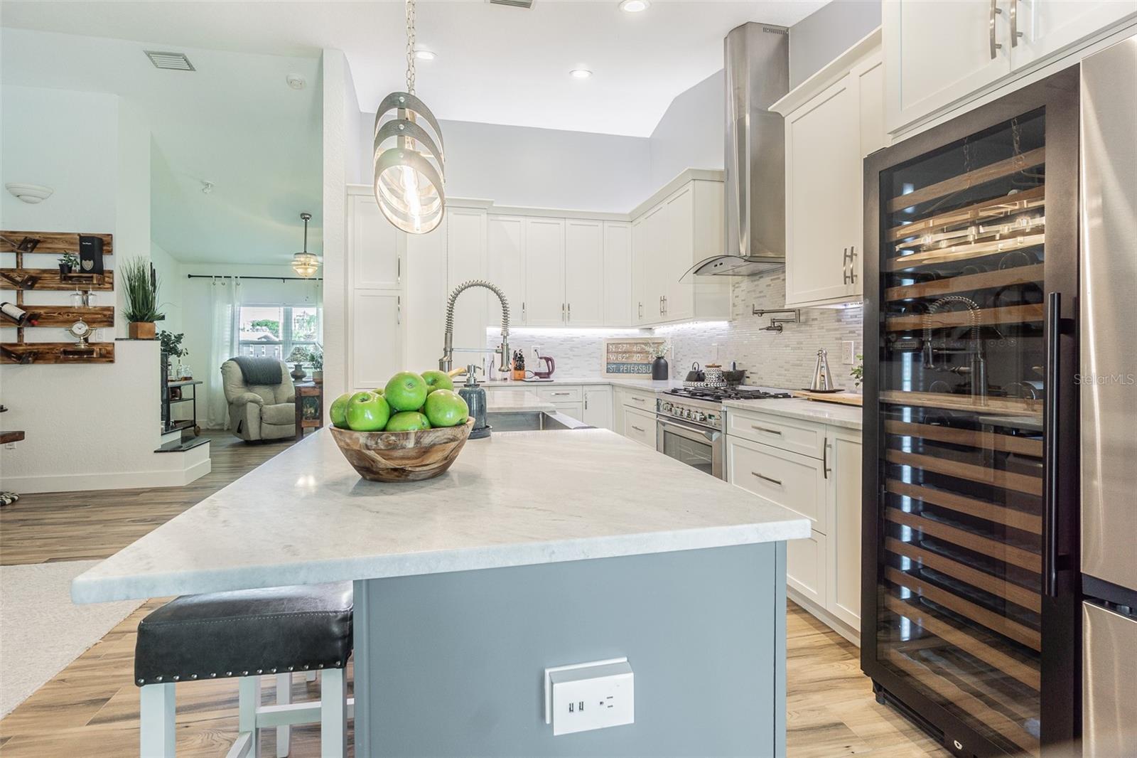 1362 ROBINSON DRIVE, St Petersburg, FL 33710