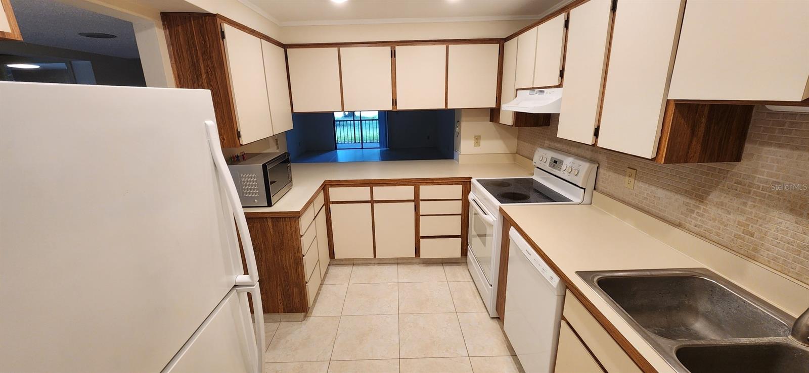 3505 TARPON WOODS BOULEVARD, #H405, Palm Harbor, FL 34685