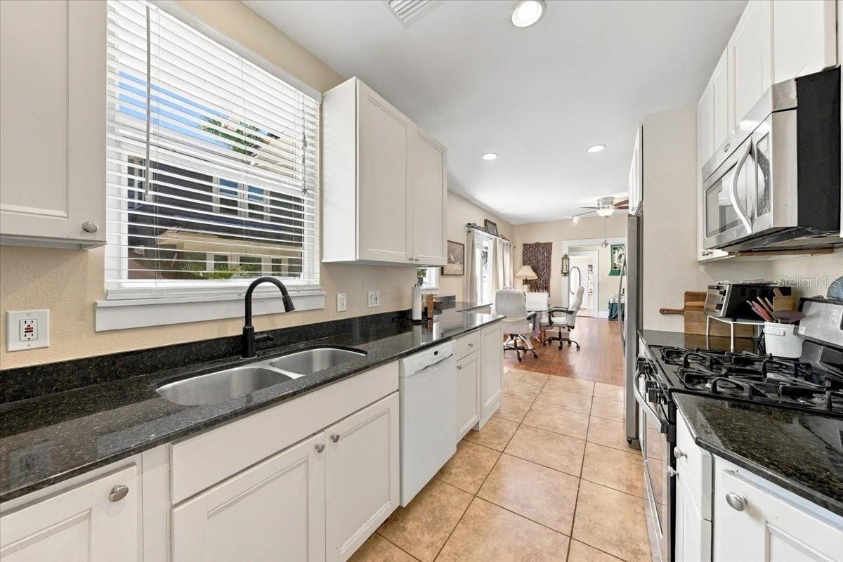 244 21ST AVENUE N, St Petersburg, FL 33704