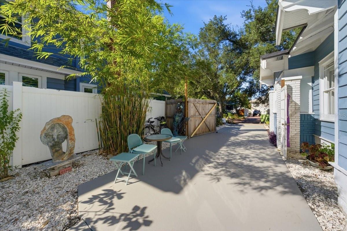 244 21ST AVENUE N, St Petersburg, FL 33704