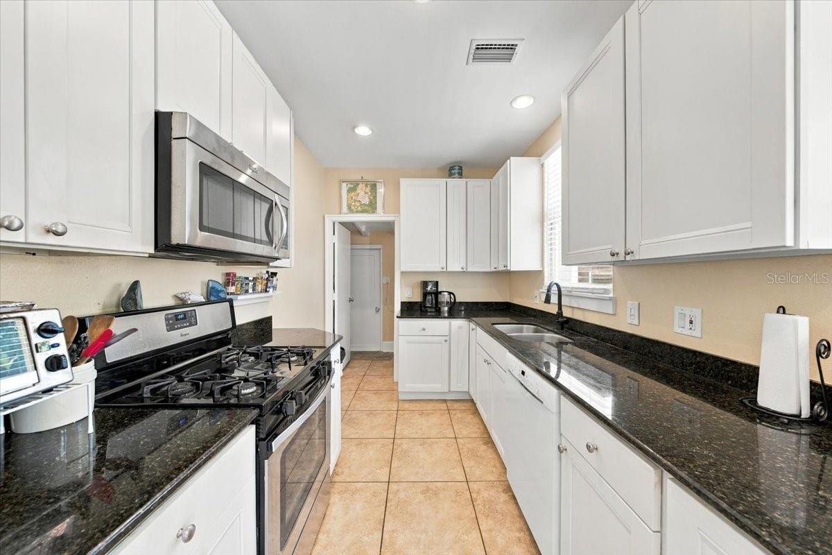 244 21ST AVENUE N, St Petersburg, FL 33704