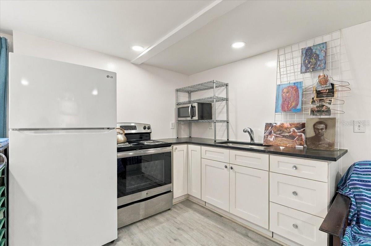 244 21ST AVENUE N, St Petersburg, FL 33704