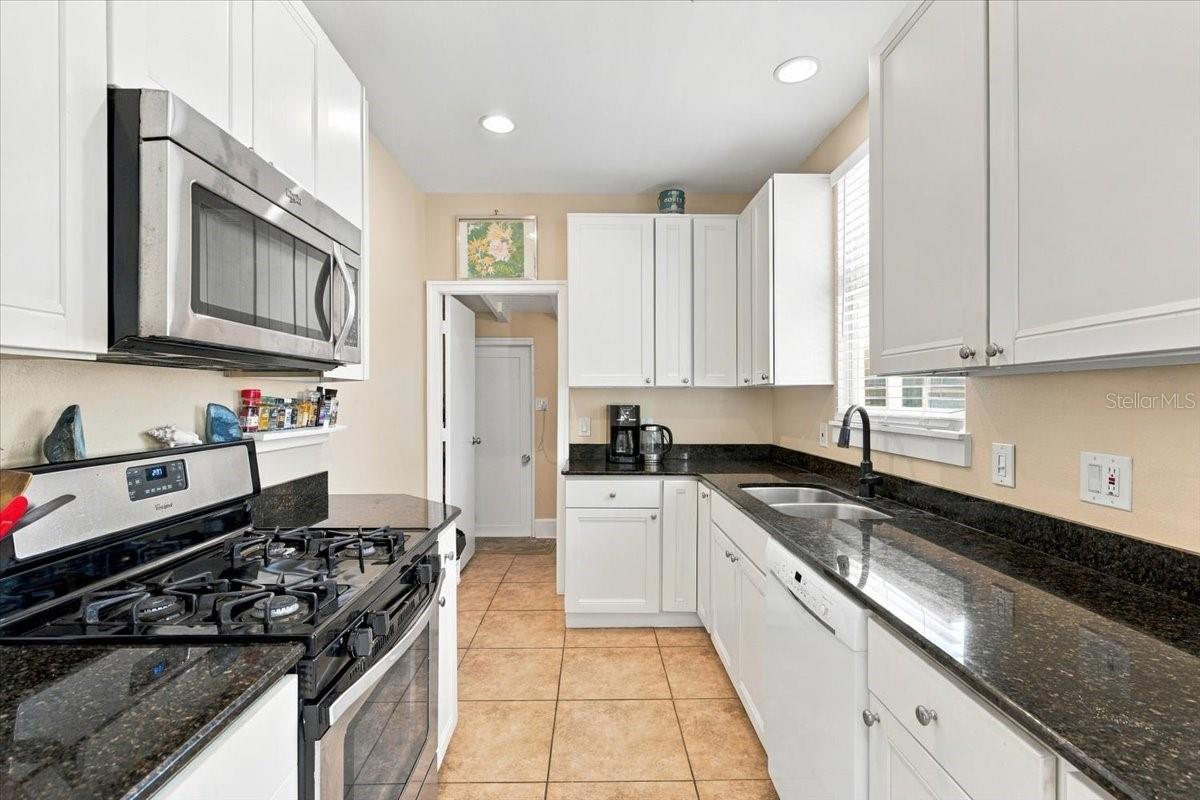 244 21ST AVENUE N, St Petersburg, FL 33704