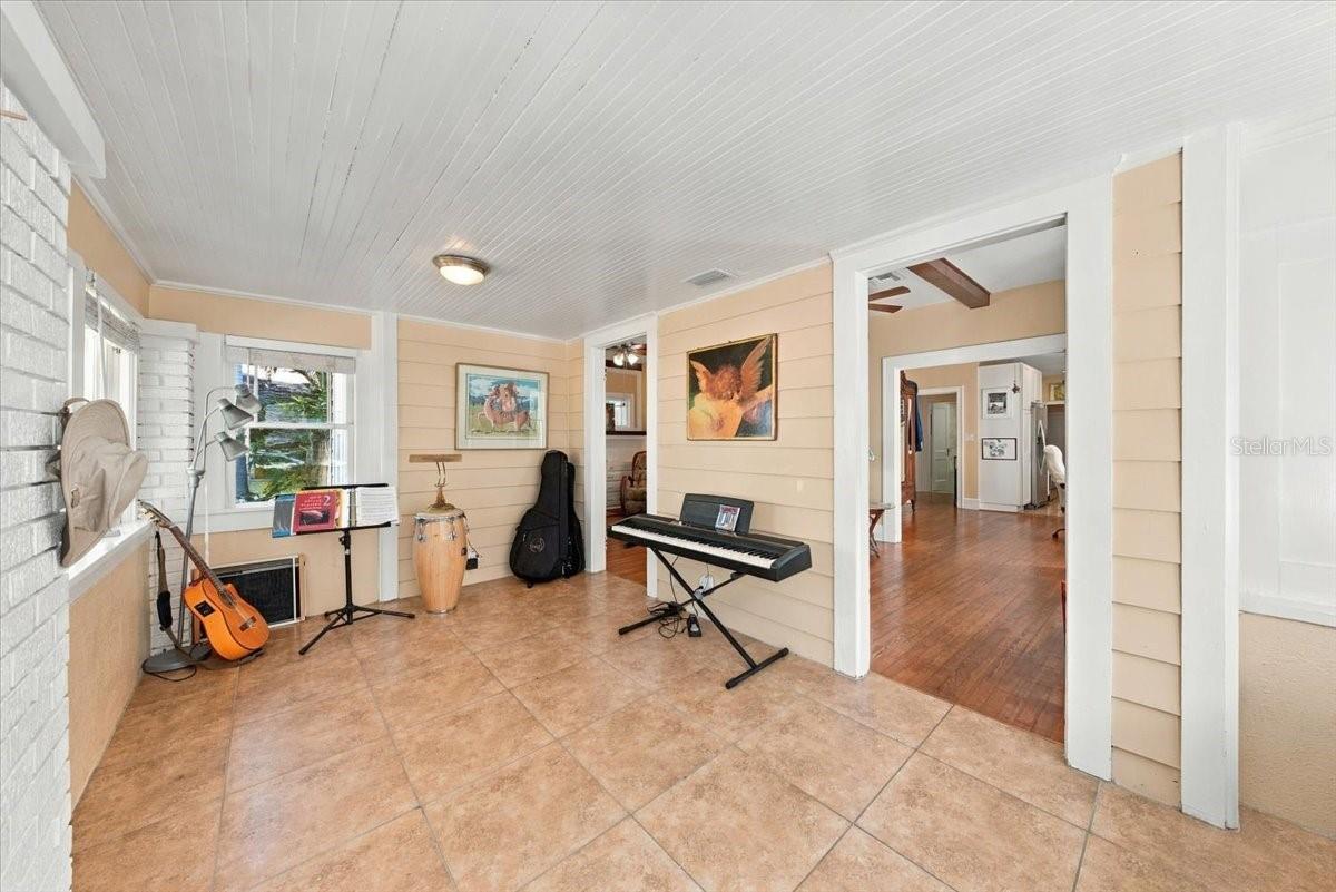 244 21ST AVENUE N, St Petersburg, FL 33704 244 21ST AVENUE N, St Petersburg, FL 33704
