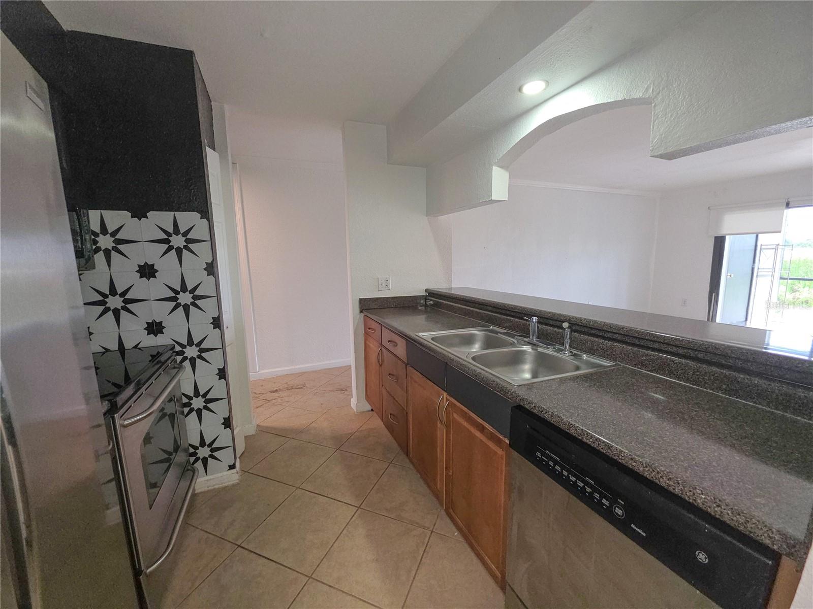 10103 SAILWINDS BOULEVARD N, #102, Largo, FL 33773