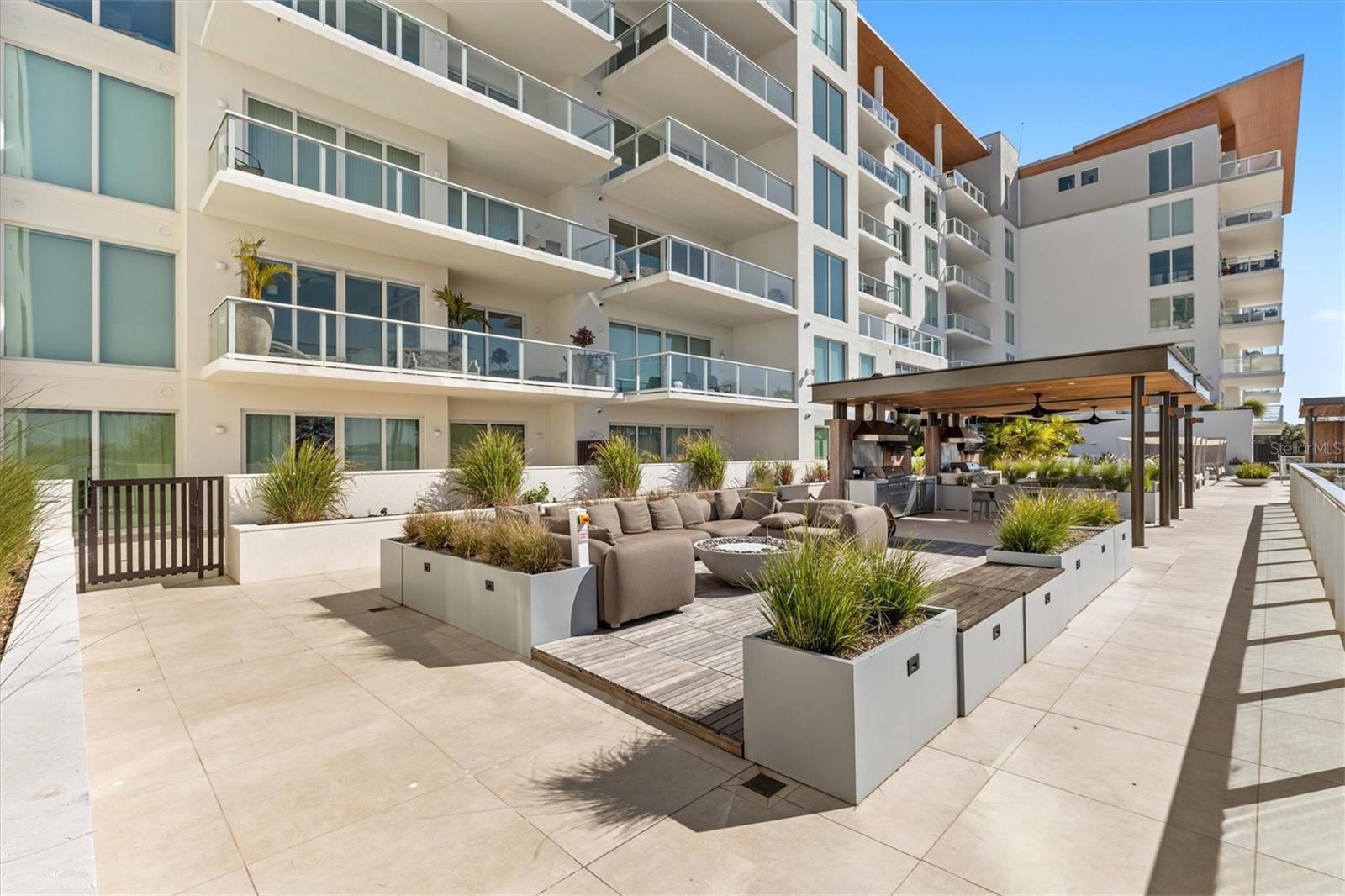 1020 SUNSET POINT ROAD, #607, Clearwater, FL 33755