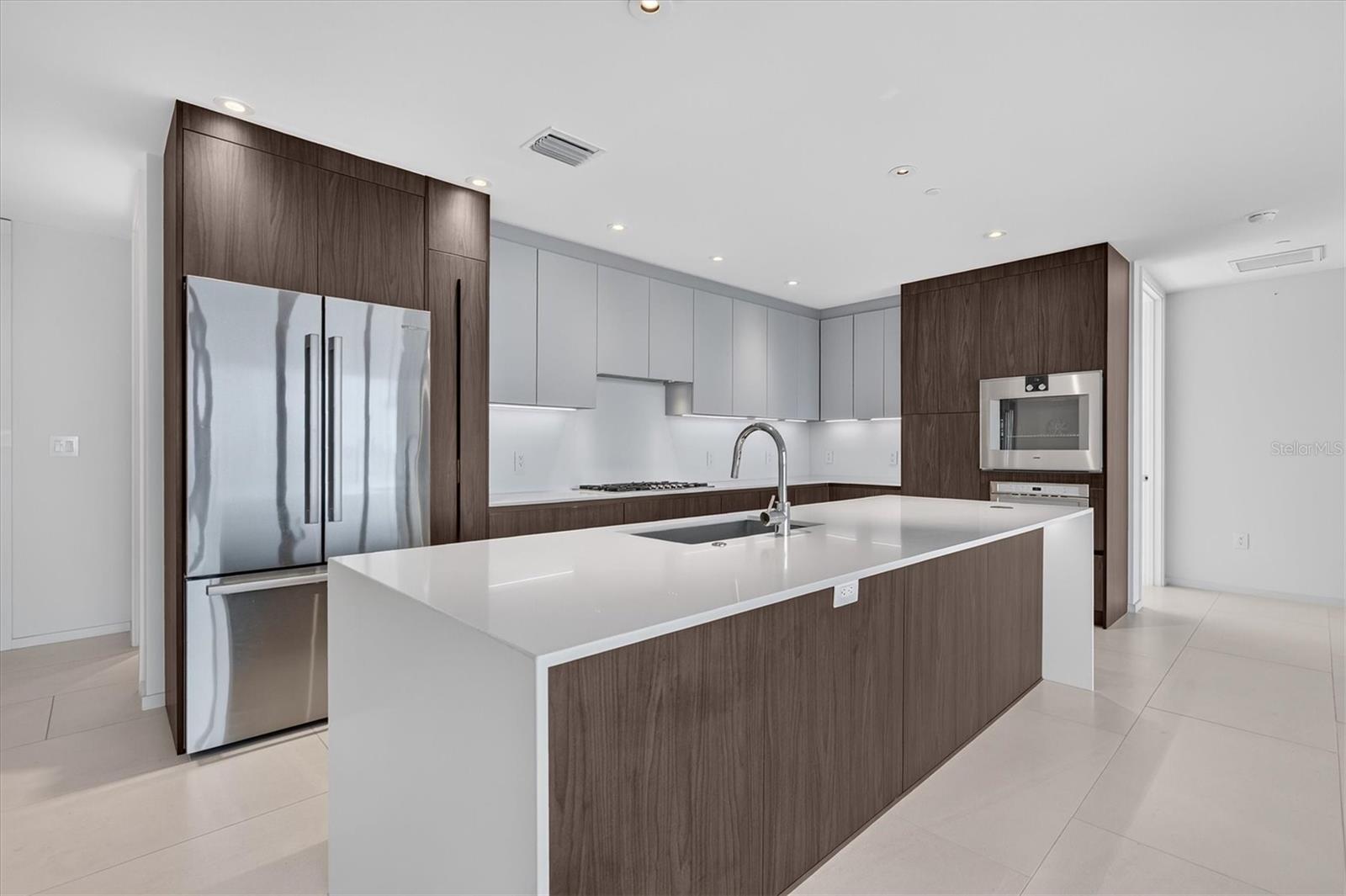 1020 SUNSET POINT ROAD, #607, Clearwater, FL 33755