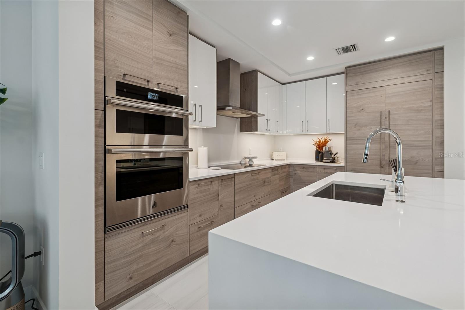 Double wall oven with integrated microwave36 induction cooktop Double wall oven with integrated microwave36 induction cooktop