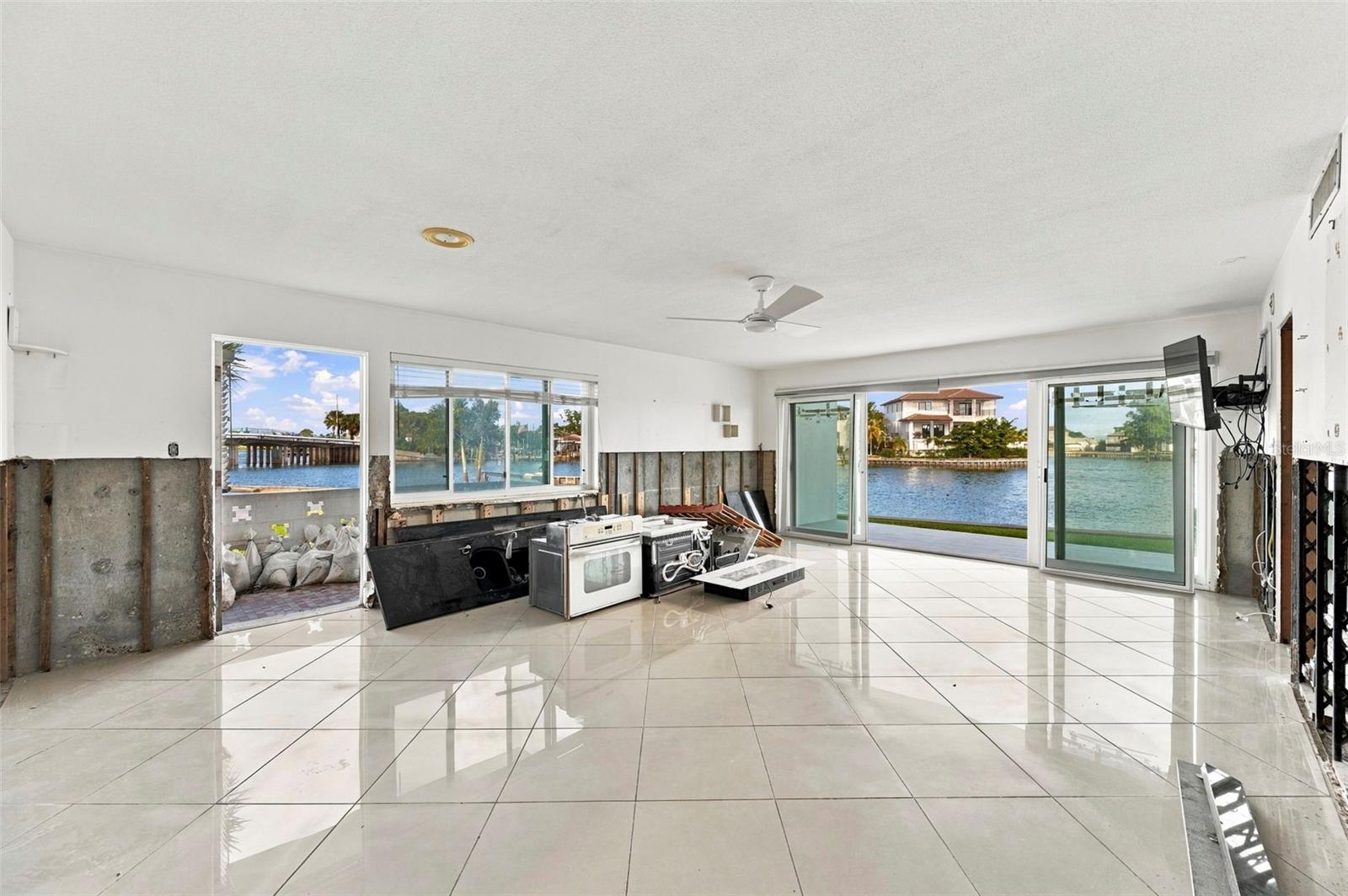 1365 SNELL ISLE BOULEVARD NE, #1A, St Petersburg, FL 33704 1365 SNELL ISLE BOULEVARD NE, #1A, St Petersburg, FL 33704