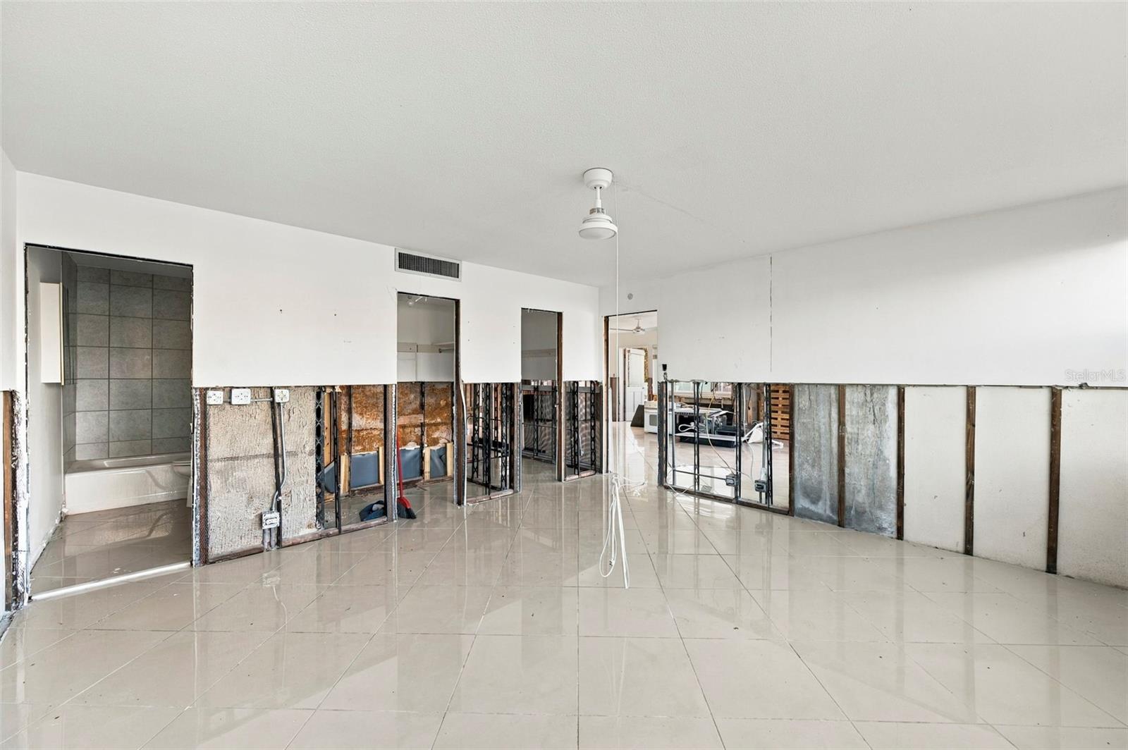 1365 SNELL ISLE BOULEVARD NE, #1A, St Petersburg, FL 33704