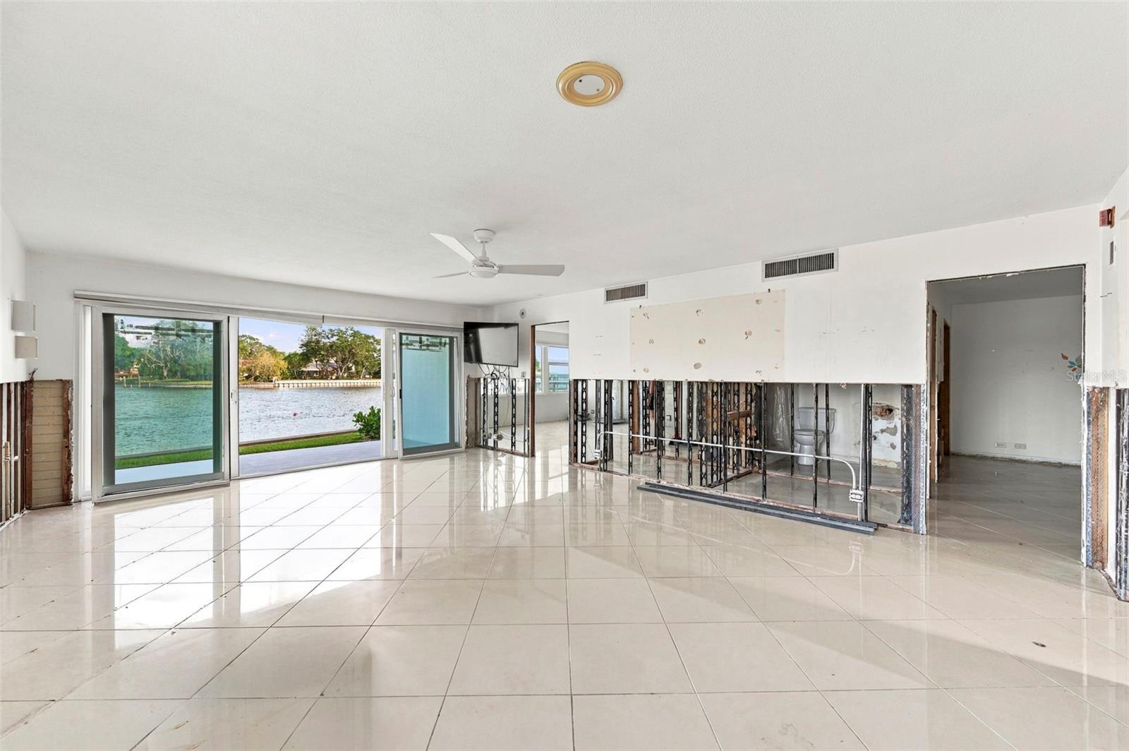 1365 SNELL ISLE BOULEVARD NE, #1A, St Petersburg, FL 33704