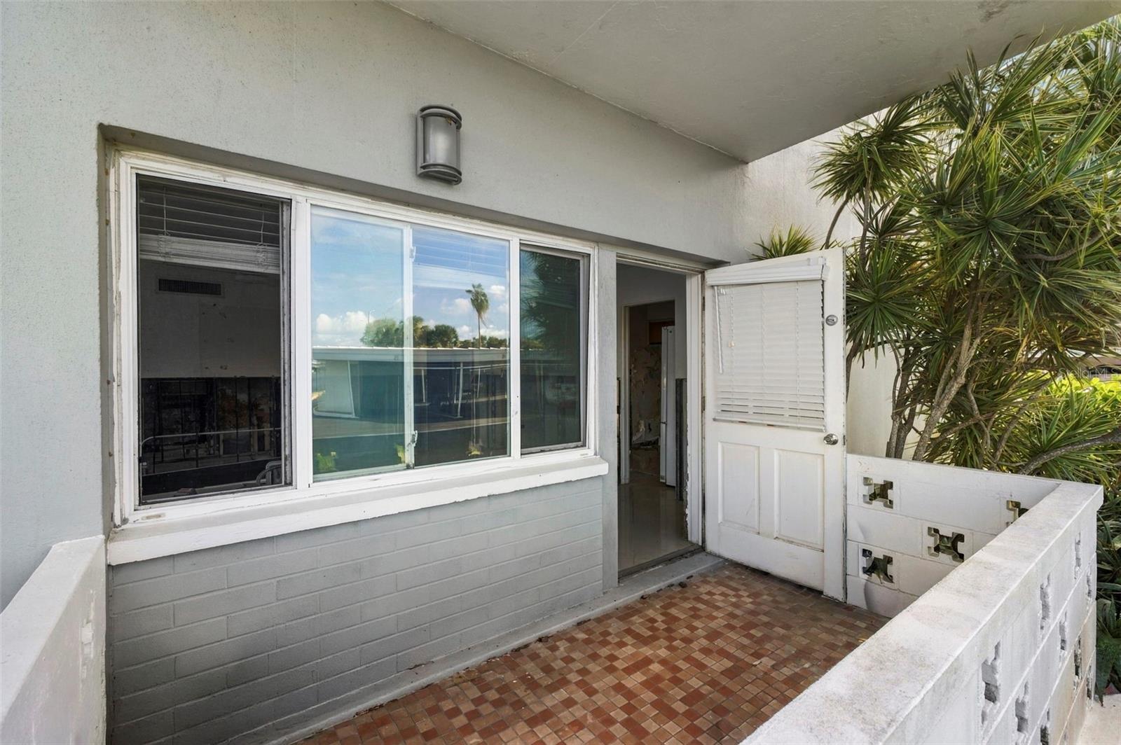 1365 SNELL ISLE BOULEVARD NE, #1A, St Petersburg, FL 33704