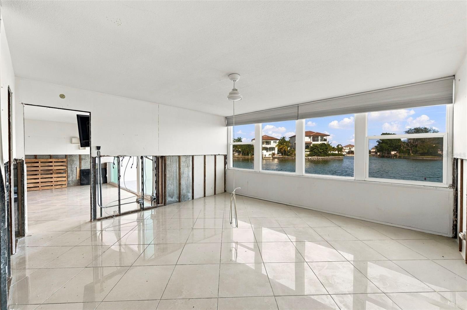 1365 SNELL ISLE BOULEVARD NE, #1A, St Petersburg, FL 33704