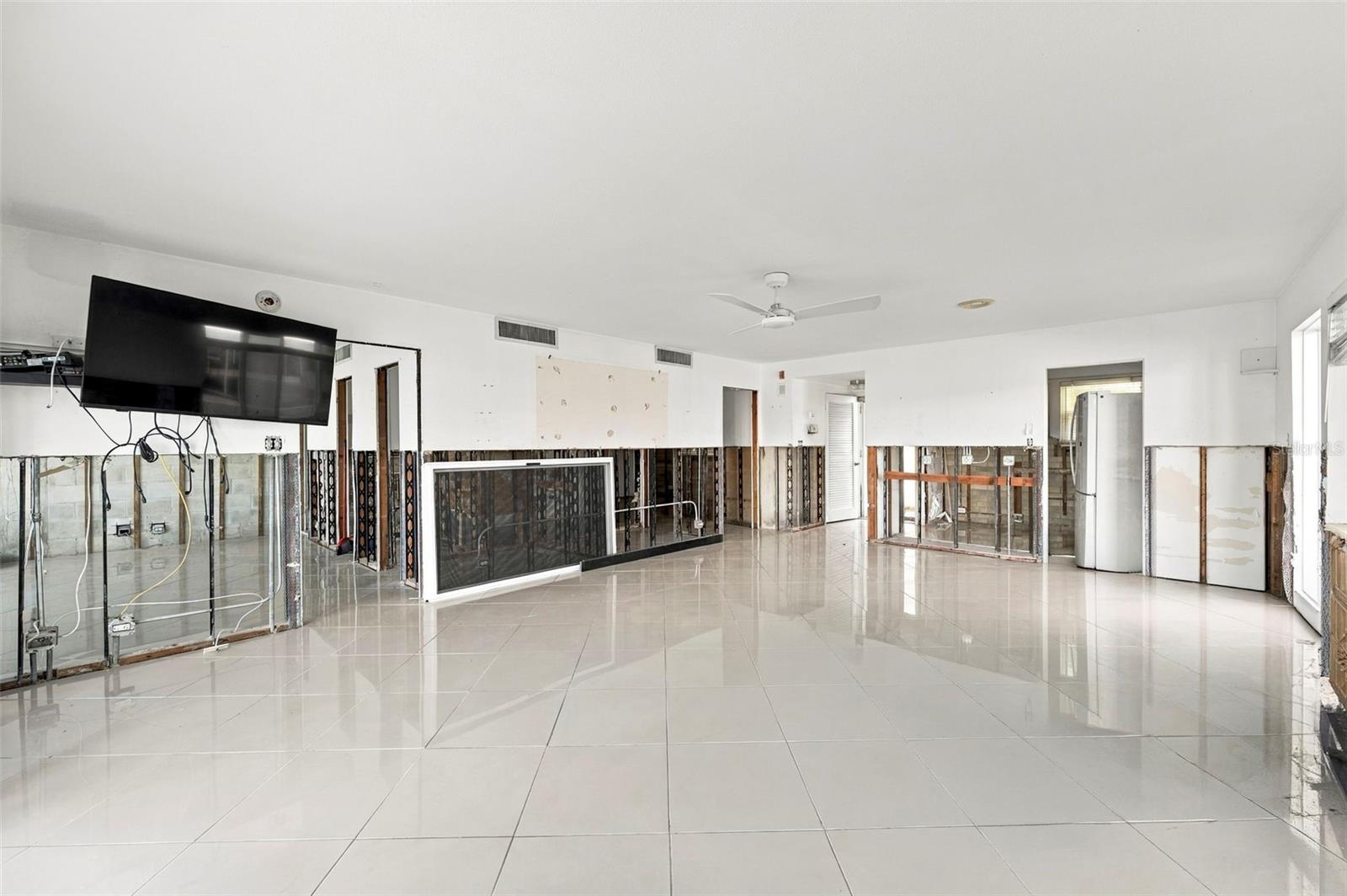 1365 SNELL ISLE BOULEVARD NE, #1A, St Petersburg, FL 33704