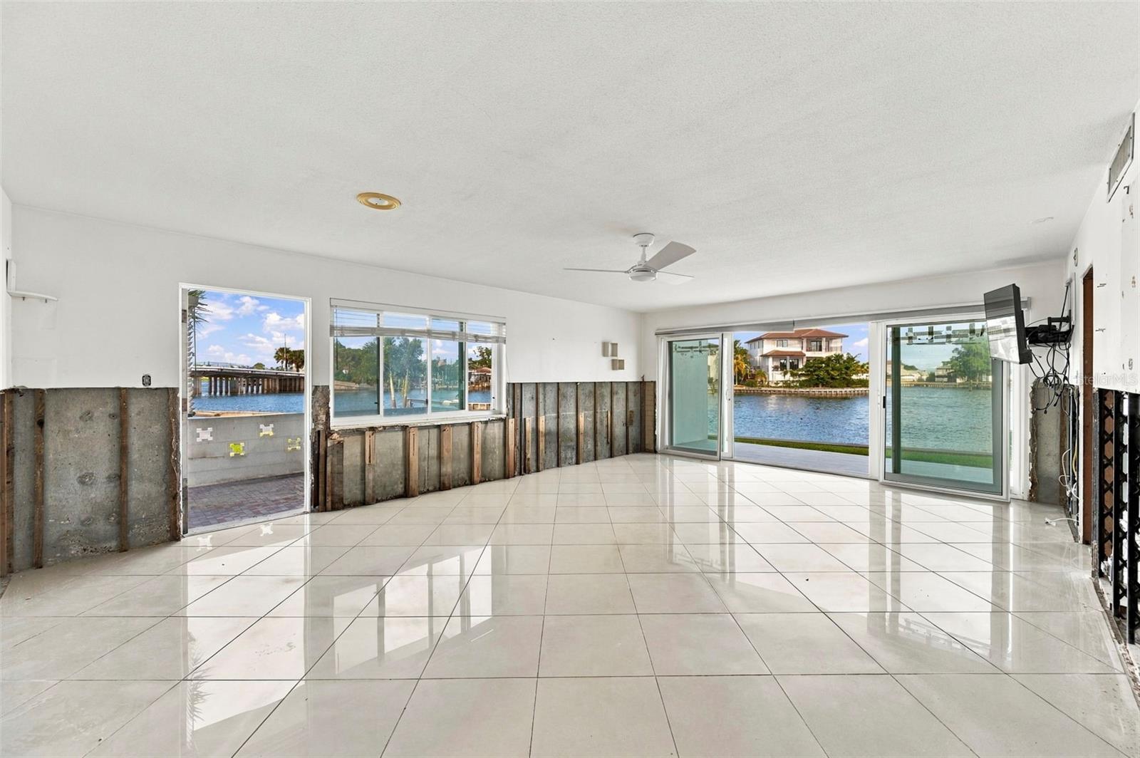 1365 SNELL ISLE BOULEVARD NE, #1A, St Petersburg, FL 33704