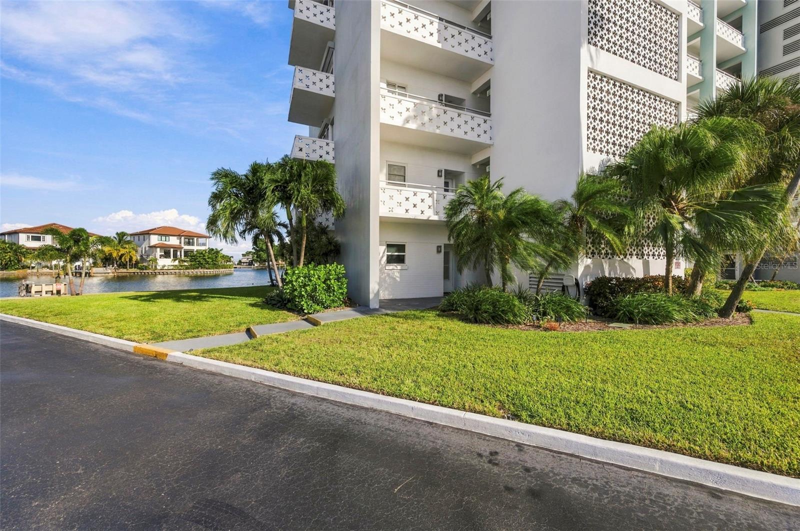1365 SNELL ISLE BOULEVARD NE, #1A, St Petersburg, FL 33704
