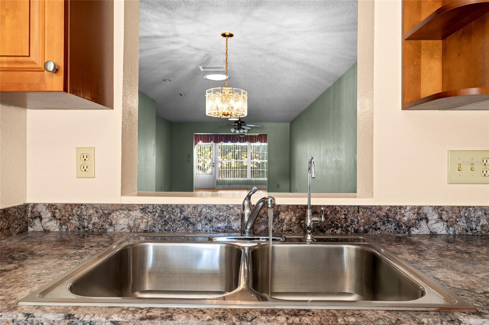 2297 E LARK CIRCLE E, #D, Palm Harbor, FL 34684
