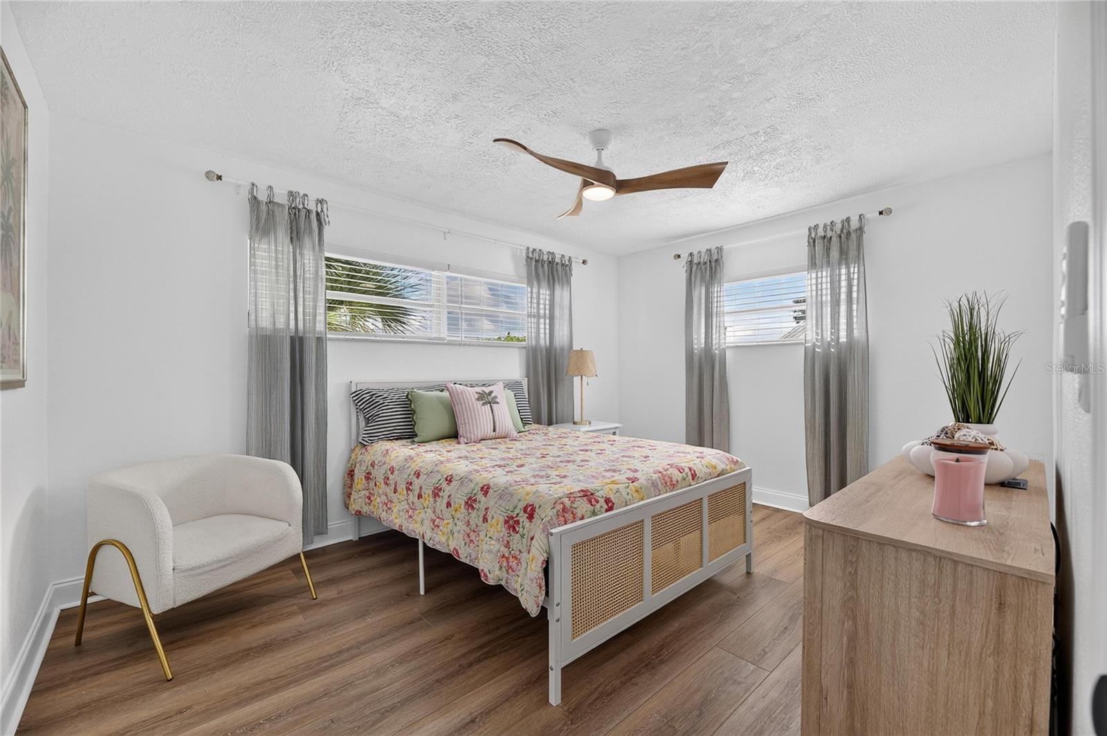 1016 SILVER PALM WAY, Apollo Beach, FL 33572