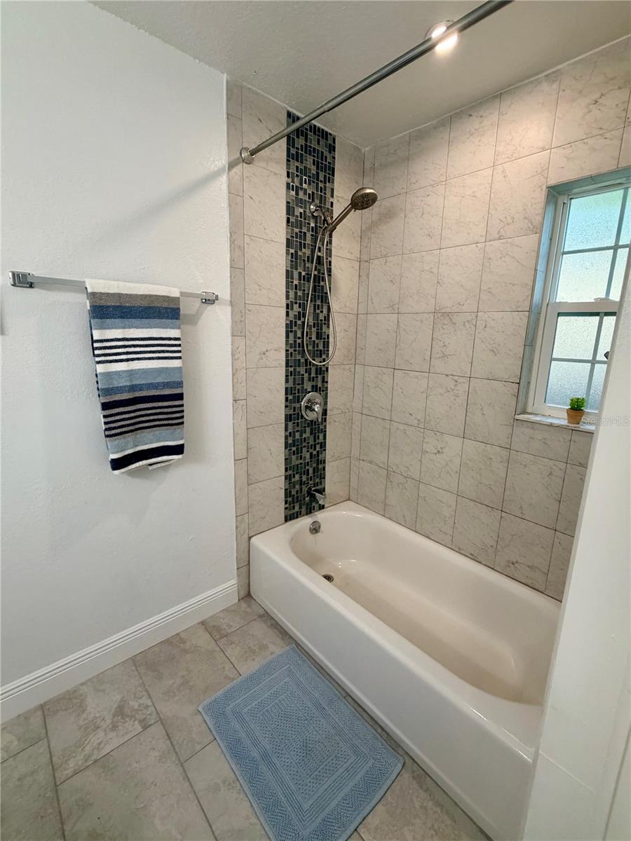 Shower/Tub