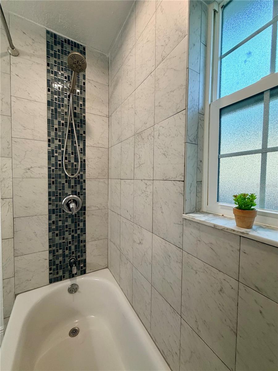 Shower/Tub