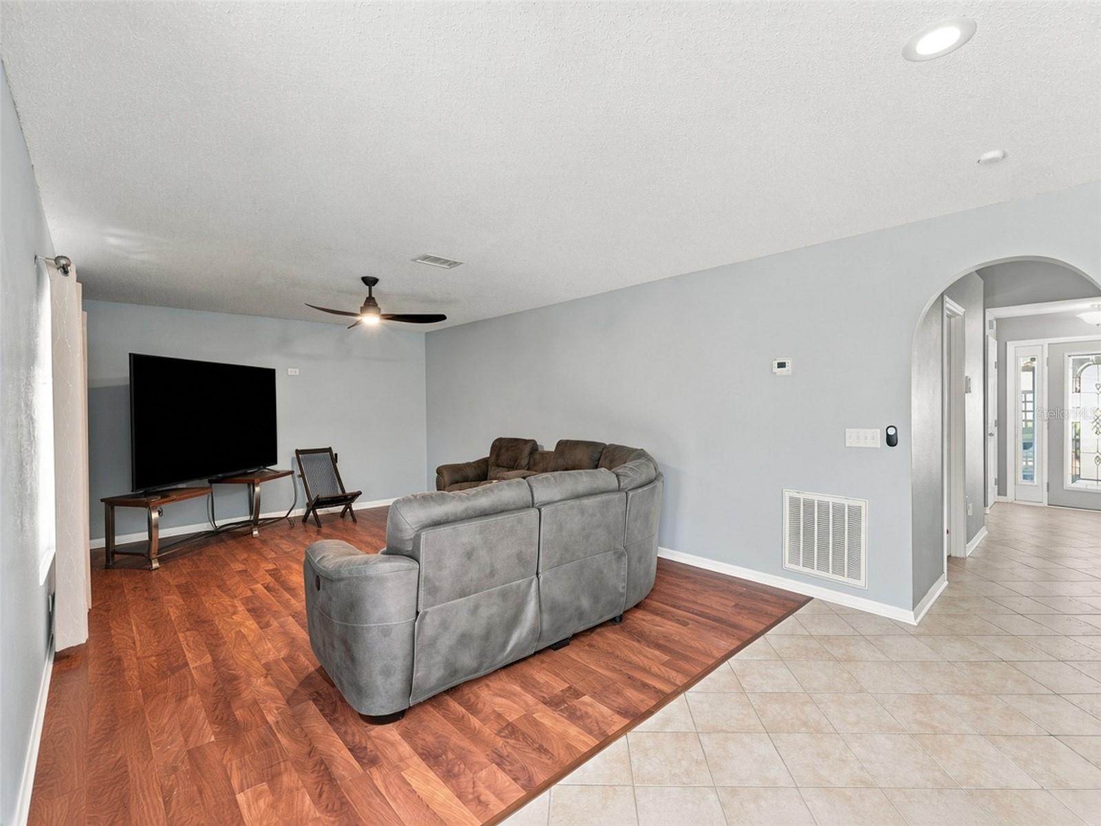 12739 KINGS LAKE DRIVE, Gibsonton, FL 33534
