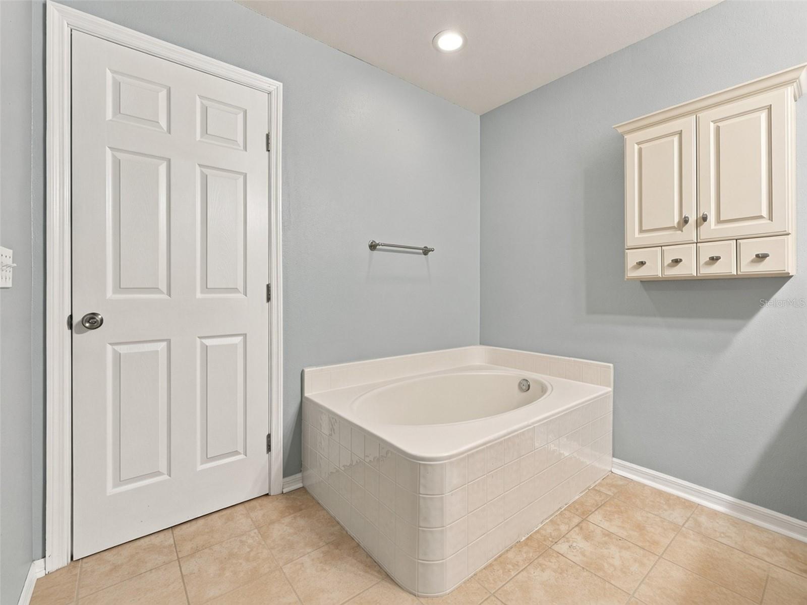 12739 KINGS LAKE DRIVE, Gibsonton, FL 33534