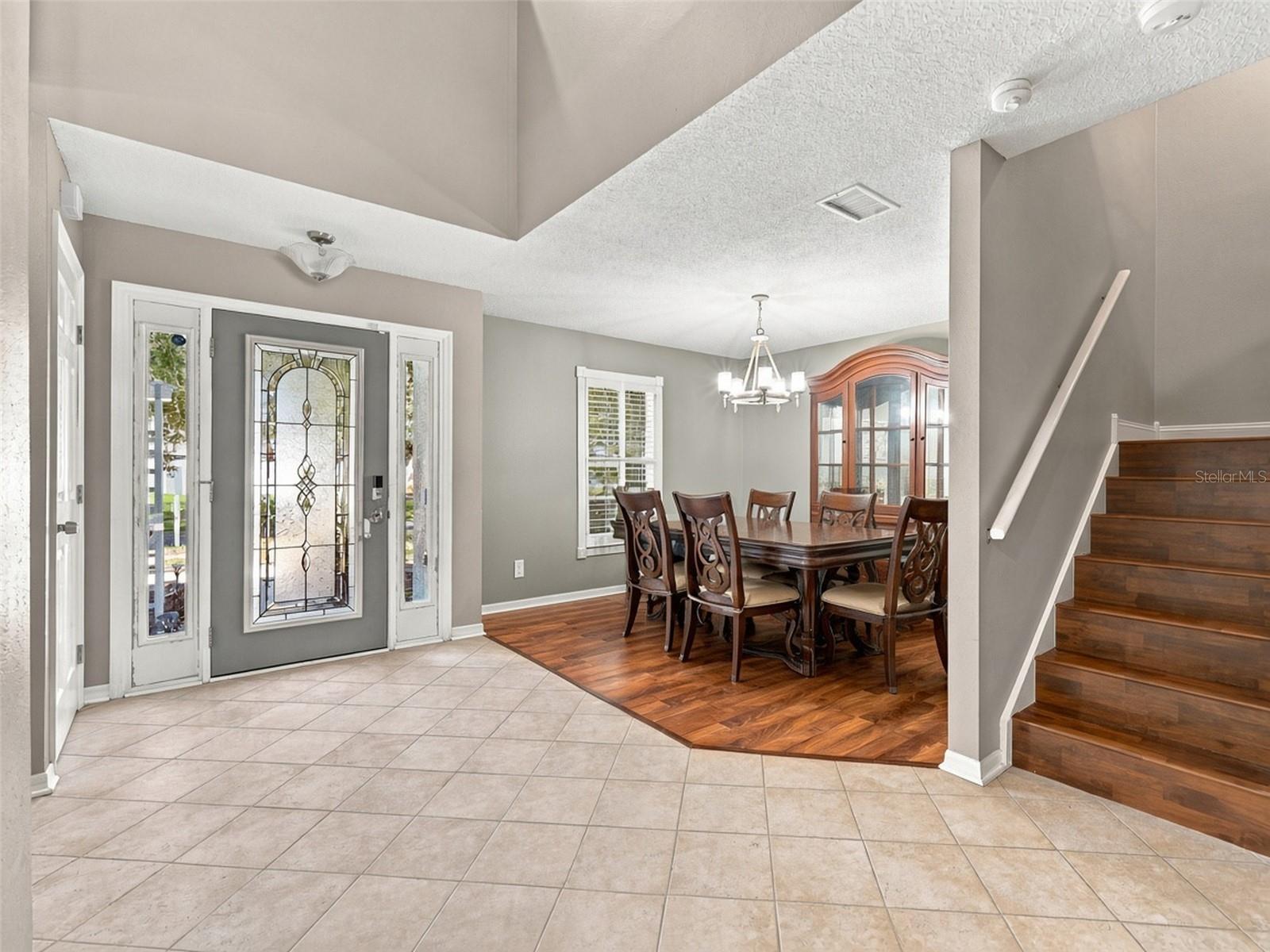 Foyer/dining room