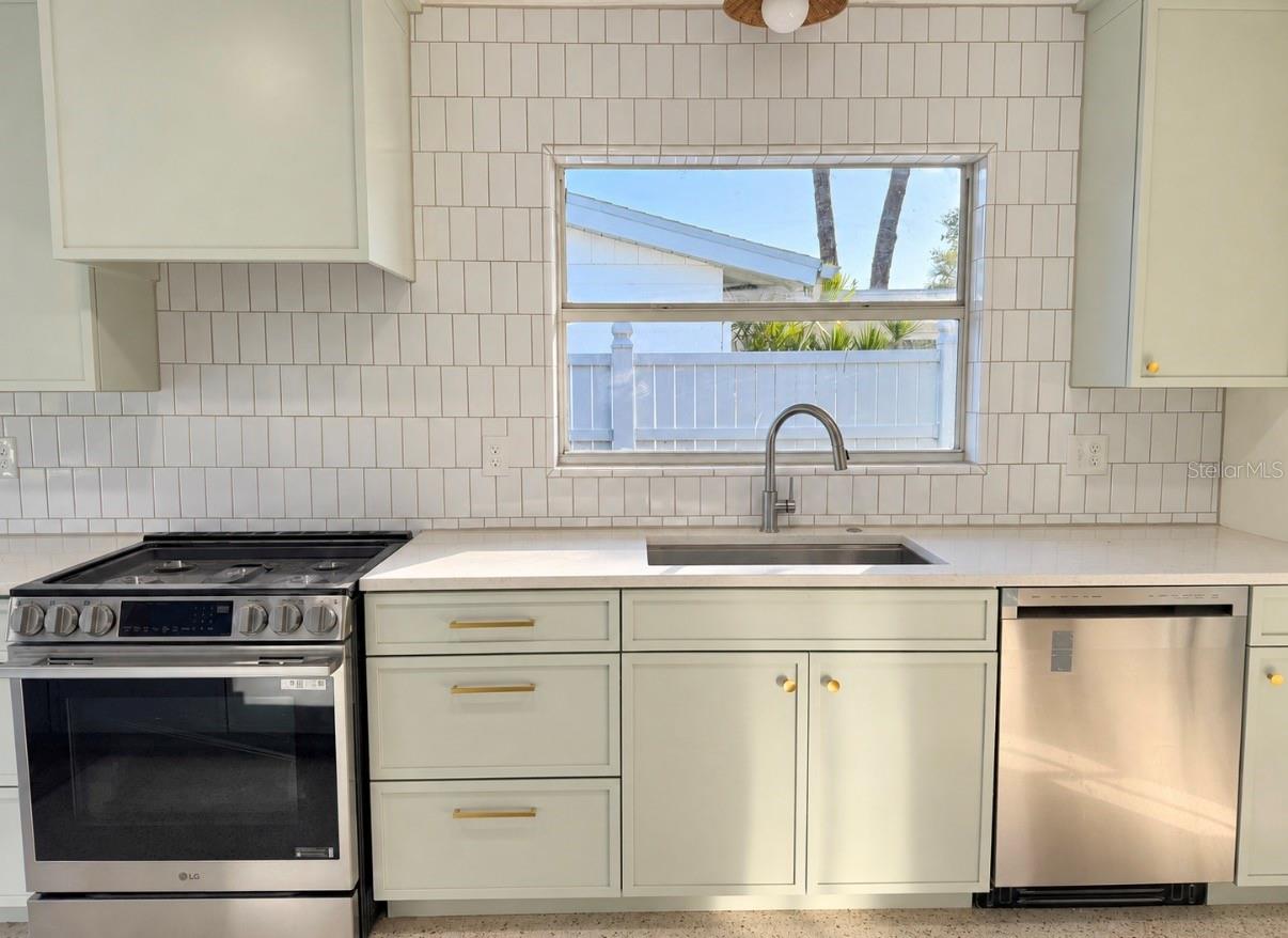 1543 DELAWARE AVENUE NE, St Petersburg, FL 33703 1543 DELAWARE AVENUE NE, St Petersburg, FL 33703