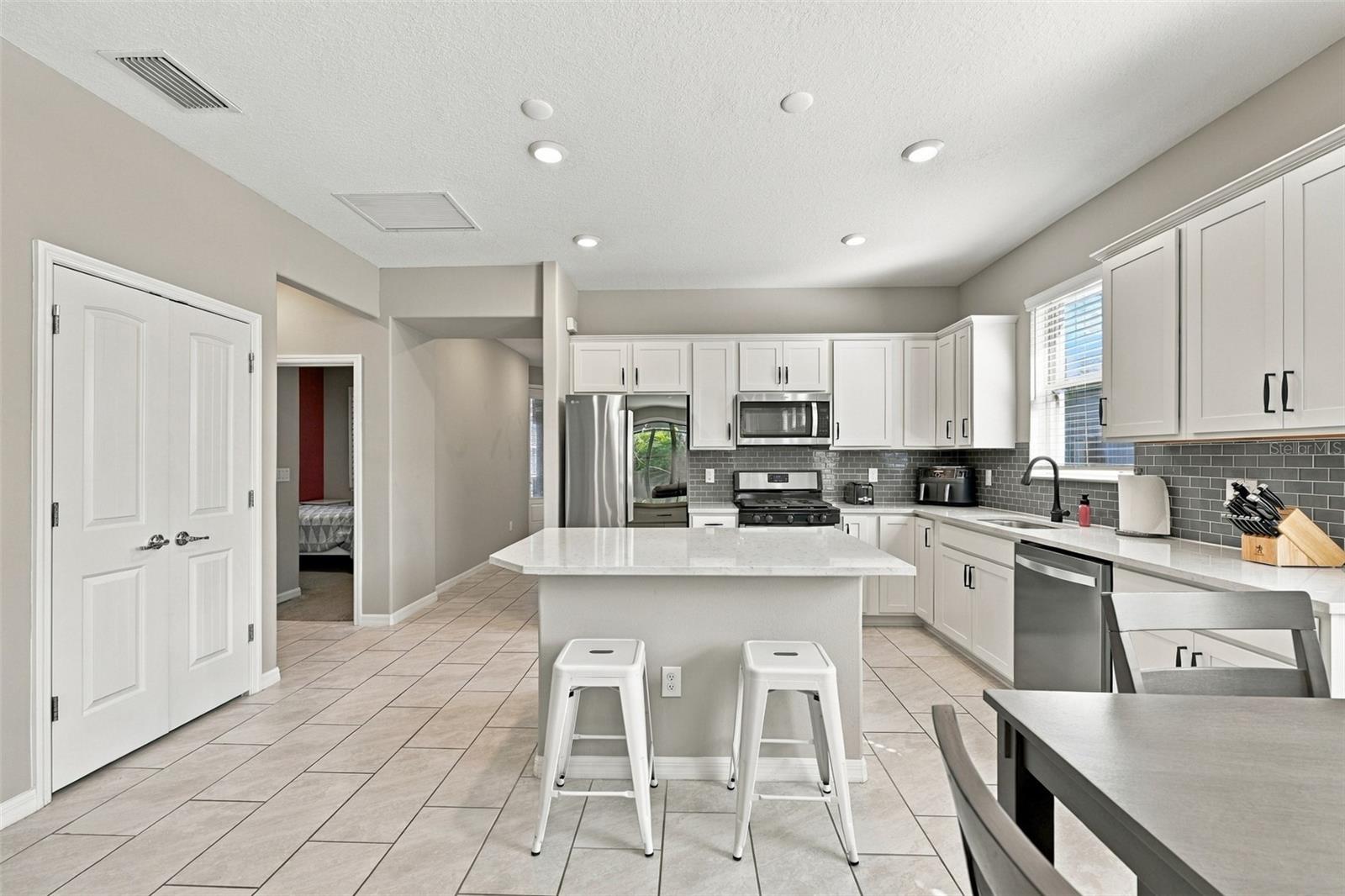6345 CLIVEDEN COURT, Apollo Beach, FL 33572 6345 CLIVEDEN COURT, Apollo Beach, FL 33572
