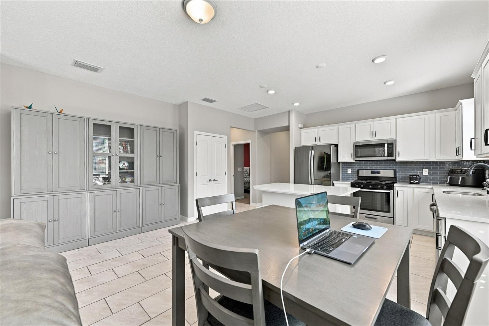 6345 CLIVEDEN COURT, Apollo Beach, FL 33572 6345 CLIVEDEN COURT, Apollo Beach, FL 33572