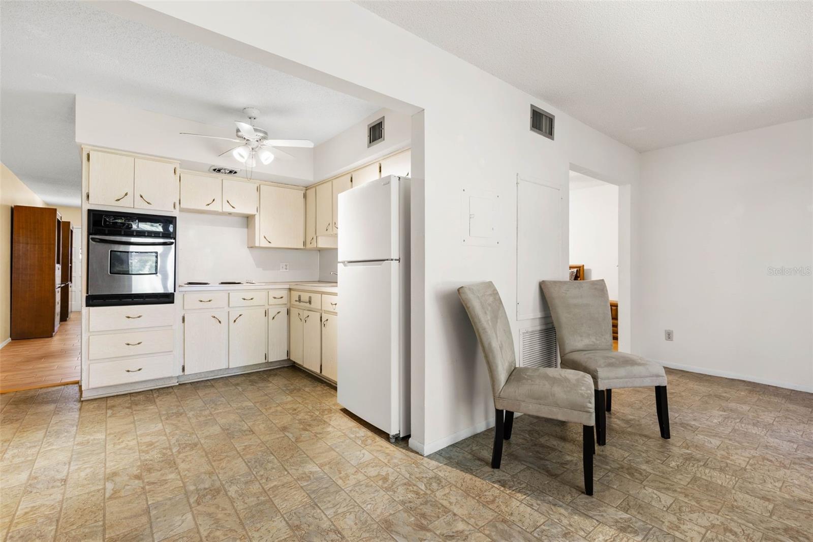 2426 PERSIAN DRIVE, #52, Clearwater, FL 33763