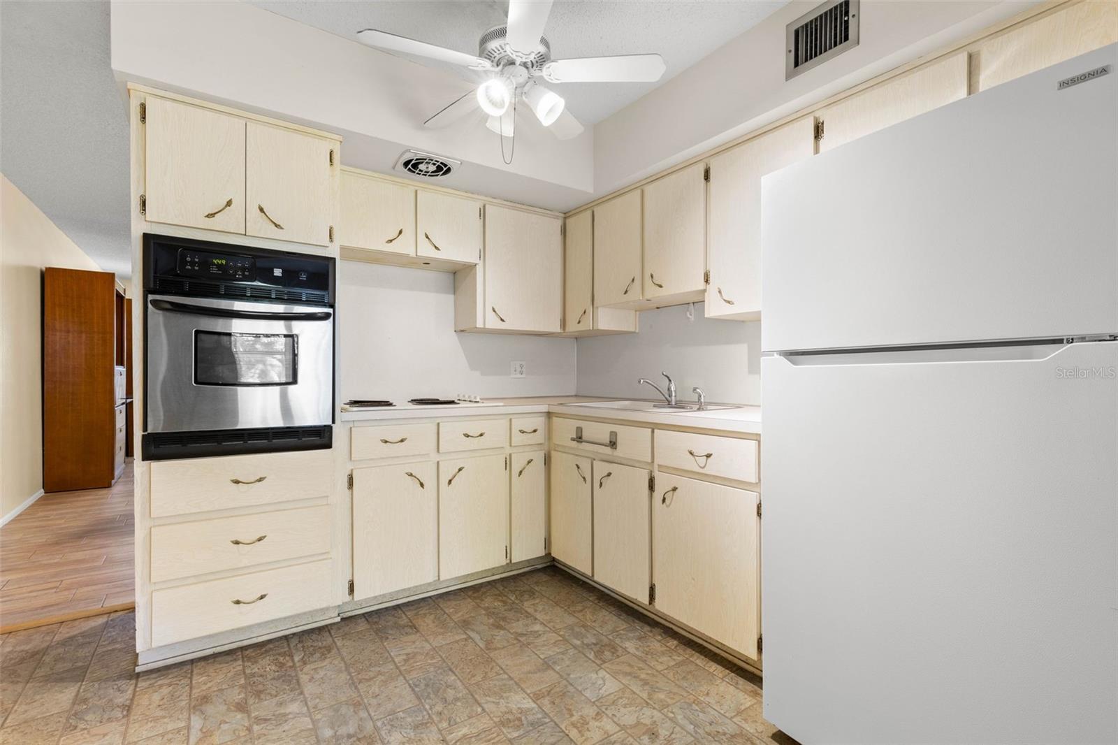 2426 PERSIAN DRIVE, #52, Clearwater, FL 33763