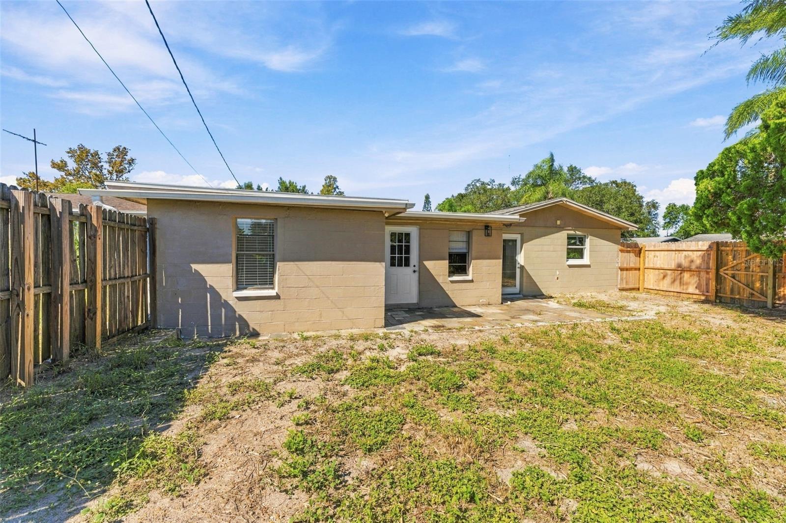 1102 CROYDON LANE, Holiday, FL 34691