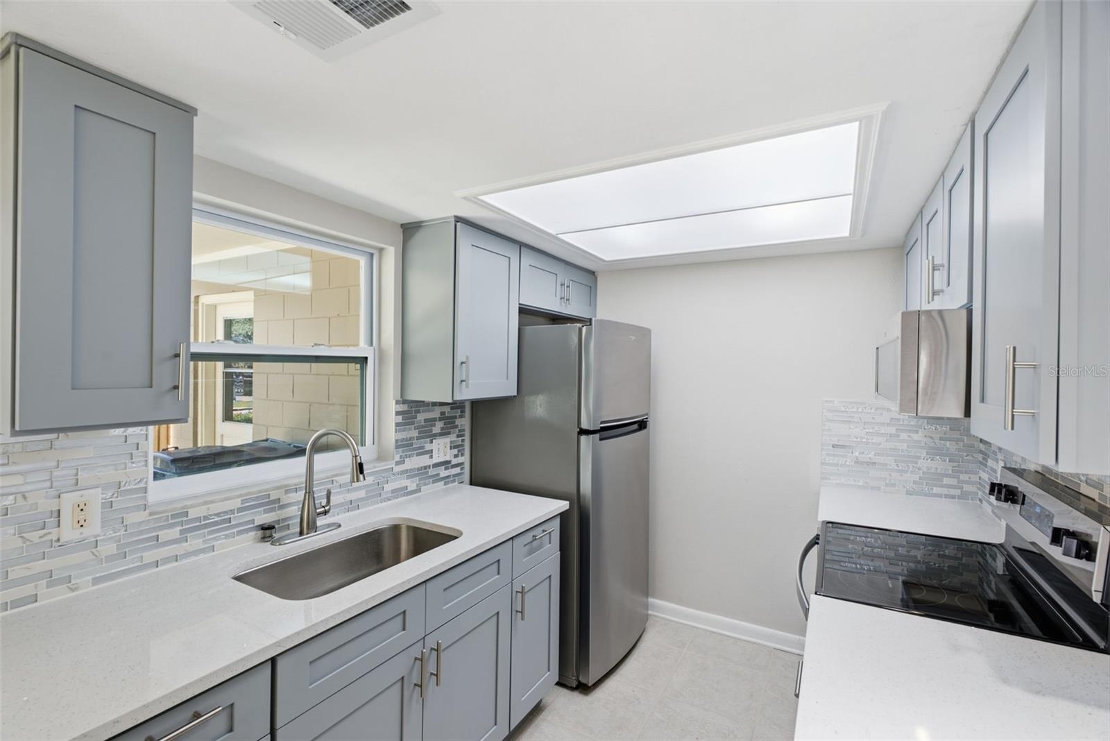 6709 S DAUPHIN AVENUE, Tampa, FL 33611