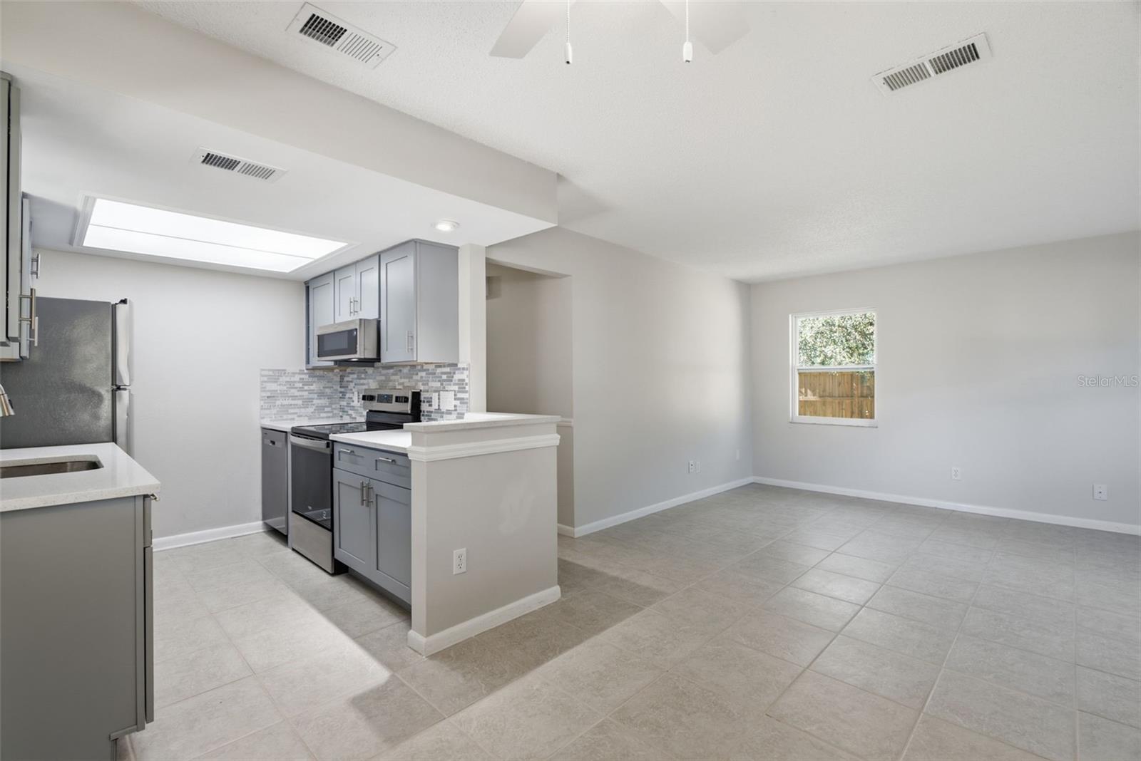 6709 S DAUPHIN AVENUE, Tampa, FL 33611
