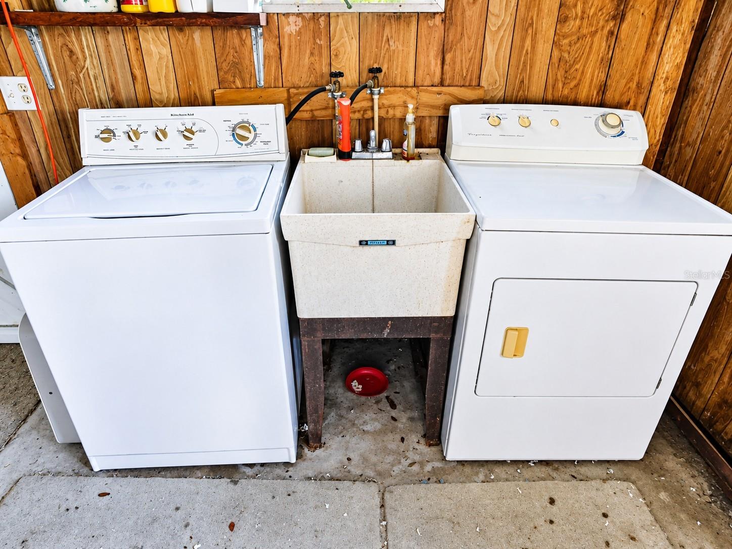 Laundry is located in the shed off screen room.