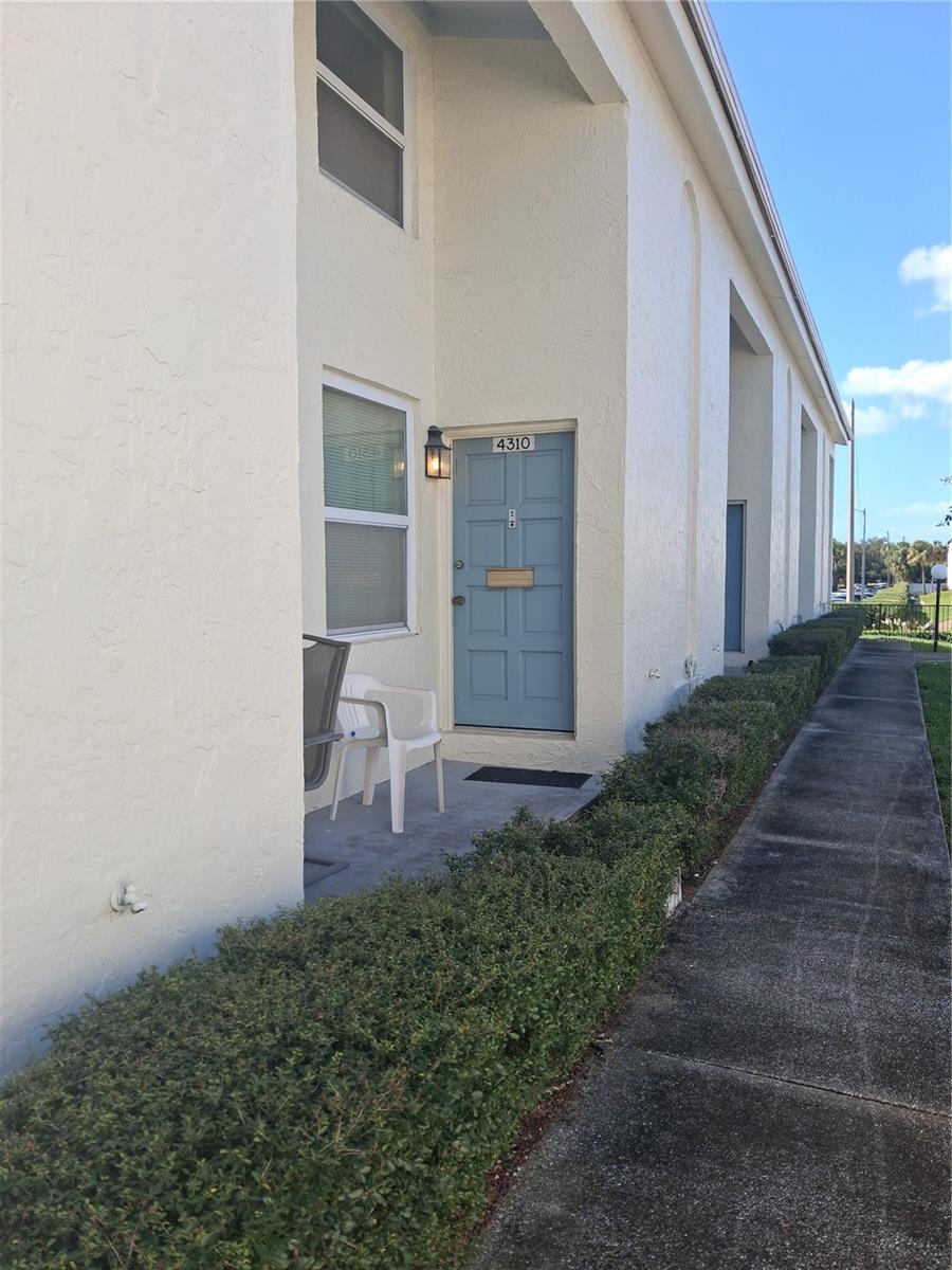 4310 LA MORA COURT, Tampa, FL 33611