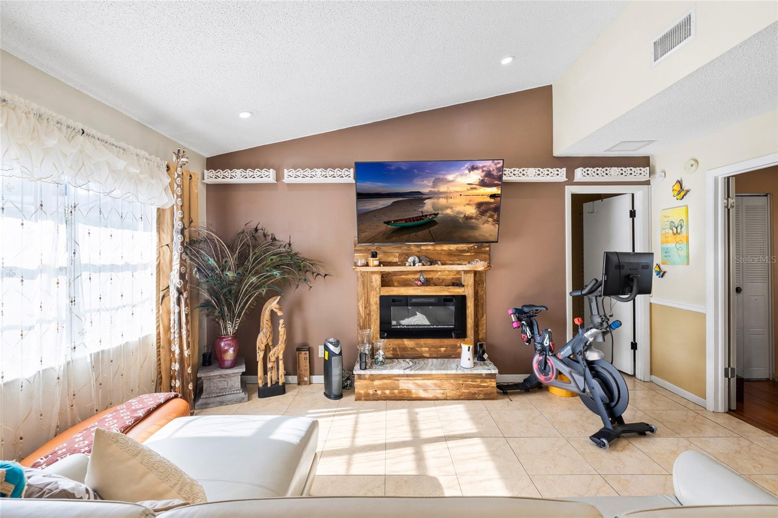 16124 RAVENDALE DRIVE, Tampa, FL 33618