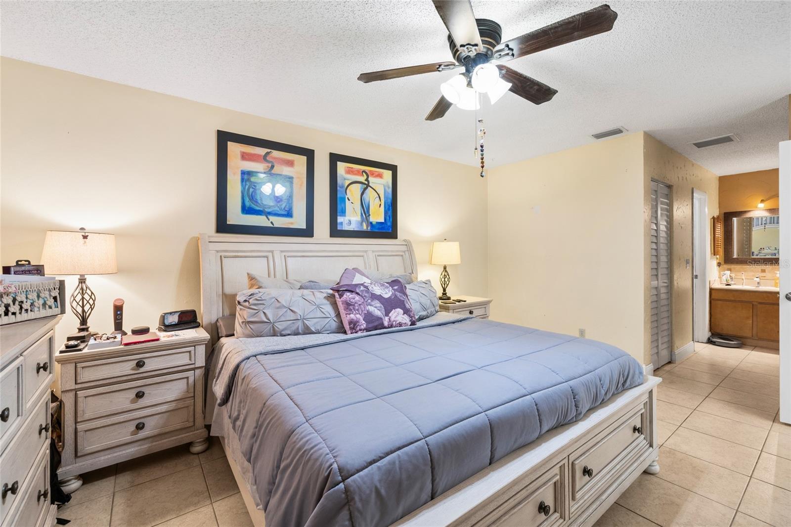 16124 RAVENDALE DRIVE, Tampa, FL 33618